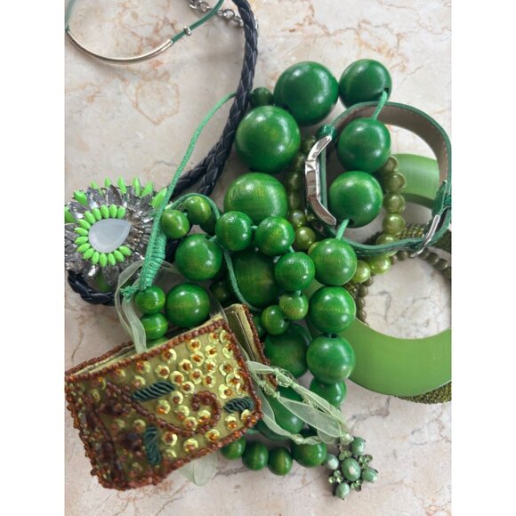 Mixed Green Jewelry Lot: Beaded Necklaces Bracelets Bangles & Accessories - Picture 1 of 9